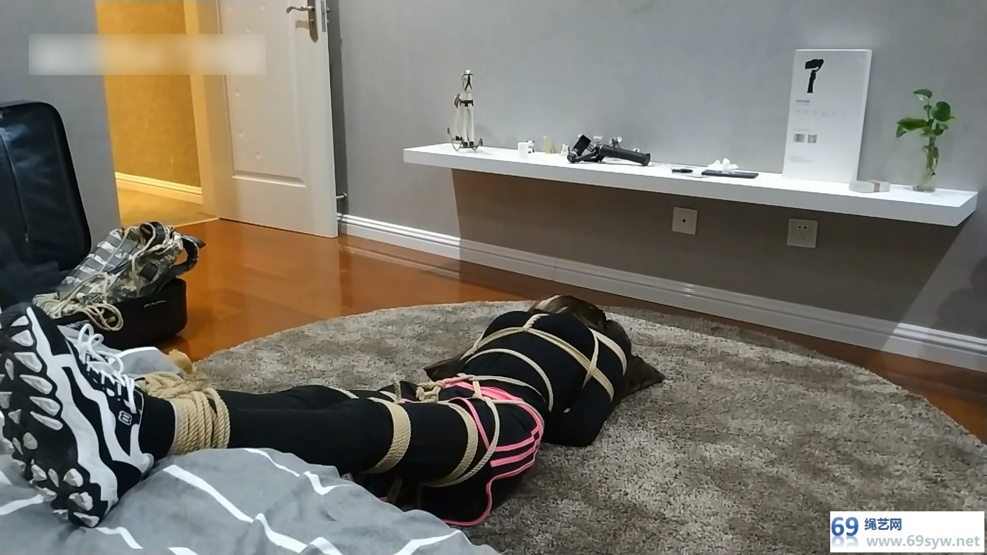  网友原创_嗜“堵”如命-轻盈身躯遭遇重度紧缚/25分钟