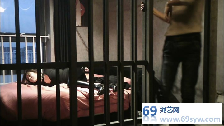  女主的颜非常能打！女井+皮裤两部曲！/37分钟视频下载