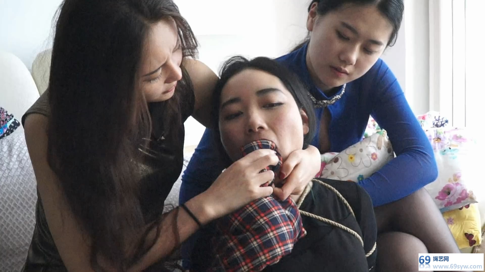 逍遥剧情 三个美女的恋物游戏 邢嘉妮 董倩/21分钟 逍遥剧情 三个美女的恋物游戏 邢嘉妮 董倩/21分钟