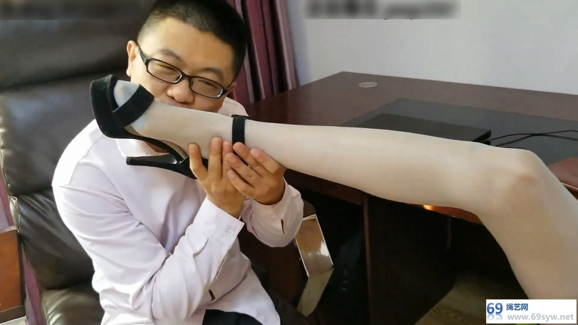 网盘 一往情深原创_老板与秘书系列-琪琪的噩梦 长腿湿足诱惑/26分钟