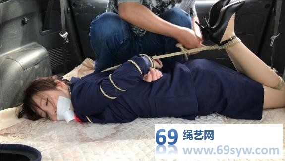  旋律受虐记15 空姐的磨难之街头绑架篇，空姐装，肉丝/23分钟
