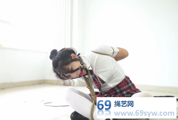逍遥《T教学生妹》新模特 杜晴 清纯 马具口塞 海老缚/46分钟