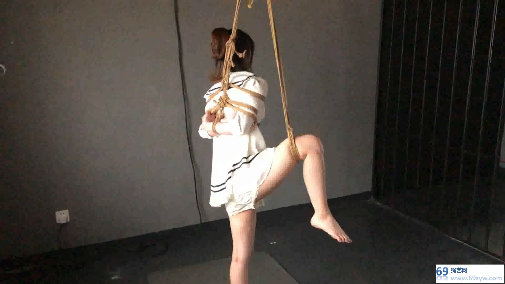  优缚社 笼中少女第四季 悠悠开腿吊縛+竹竿紧缚固定/17分钟