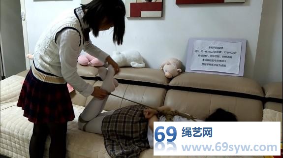 旋律与闺蜜7 黑丝白丝、JK服、四马M开脚、挠脚心、电击、丝足/18分钟