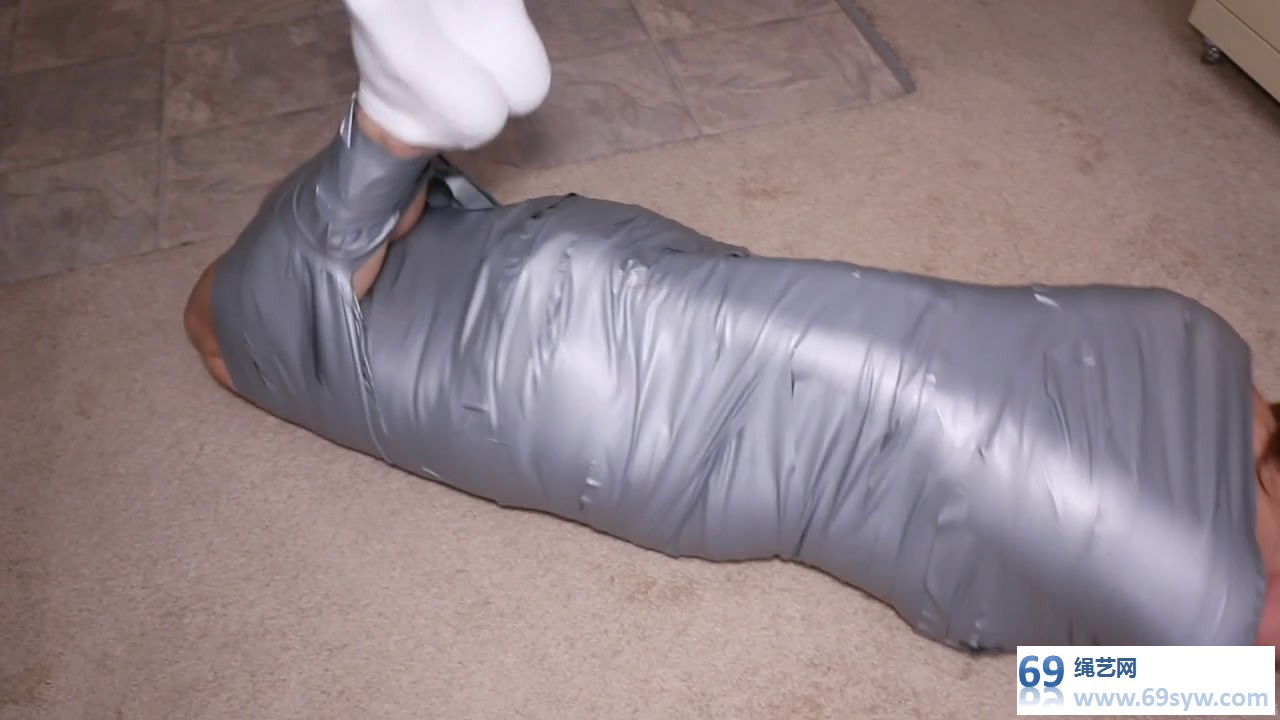 Chrissy 胶带紧缚 Hellishly Hogtied Mummification/16分钟
