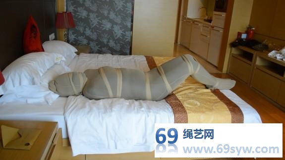  小驴的全包教室LQ-001 丝袜全包木乃伊女女双人蹂躏/17分钟