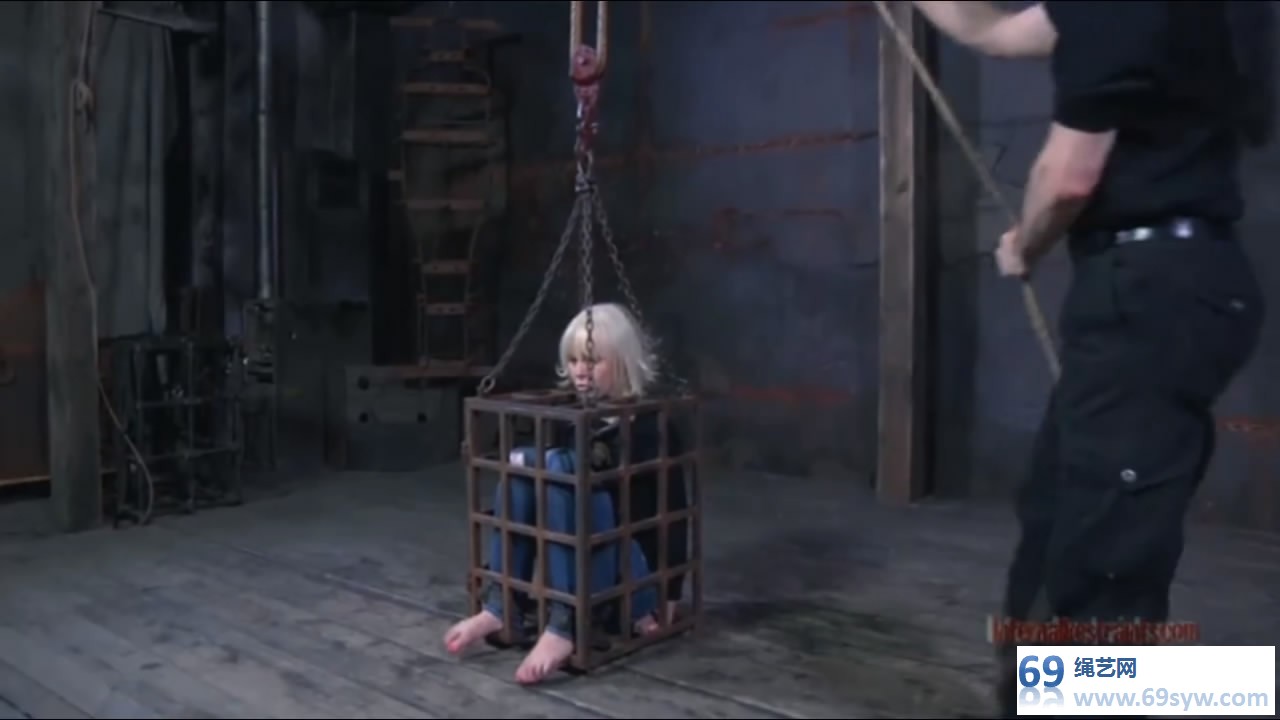  女虐女 Made Up SarahJane Ceylon 铁笼 头部封闭 鞭笞/16分钟