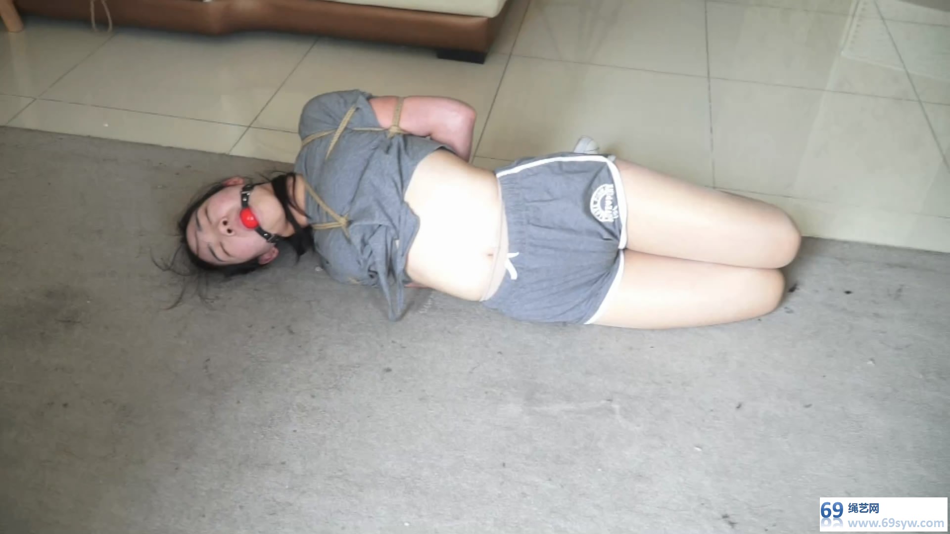  逍遥定制_美女林丹丹回家遭遇歹徒 捆绑 金属/26分钟