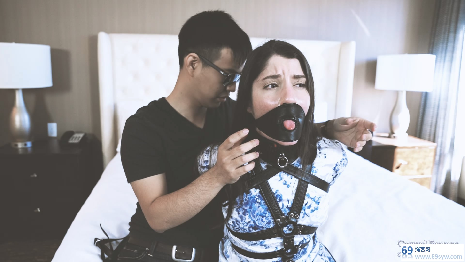  欧美高颜值 Arielle Lane Qipao Leather Gagged Fantasy/20分钟