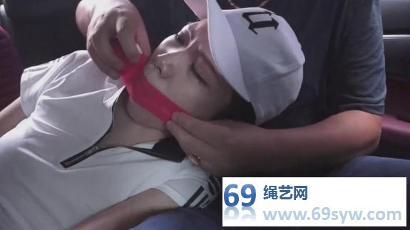 逍遥剧情 私家会所之劫持01,出去玩不清保镖,被堵嘴捆绑劫持/17分钟 逍遥剧情 私家会所之劫持01,出去玩不清保镖,被堵嘴捆绑劫持/17分钟