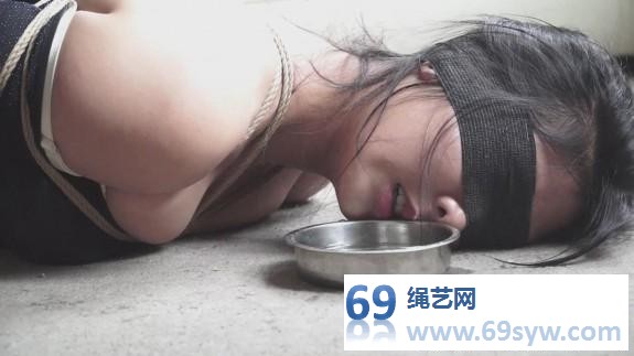 逍遥剧情《黑面人01》，蚕蛹一样的女孩如何在黑暗中找到水？/30分钟
