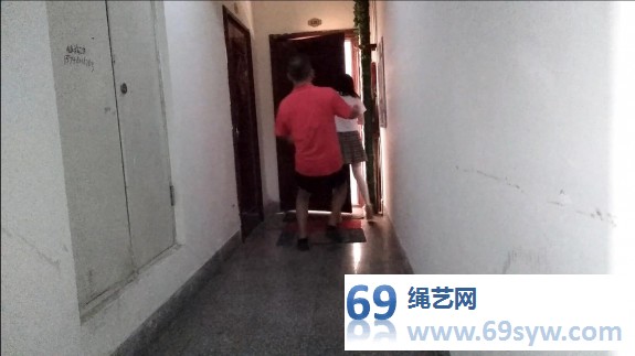 【旋律受虐记8】被劫的高中生 学生服白丝 足尖踮地吊/27分钟