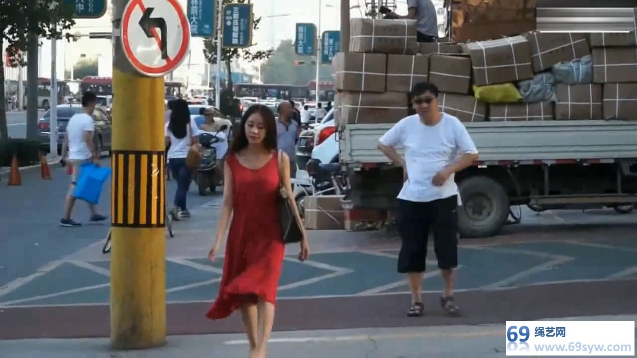 缚美礼品商店第一季第一集:人贩很忙/董倩,邢嘉妮,依然/29分钟 缚美礼品商店第一季第一集:人贩很忙/董倩,邢嘉妮,依然/29分钟