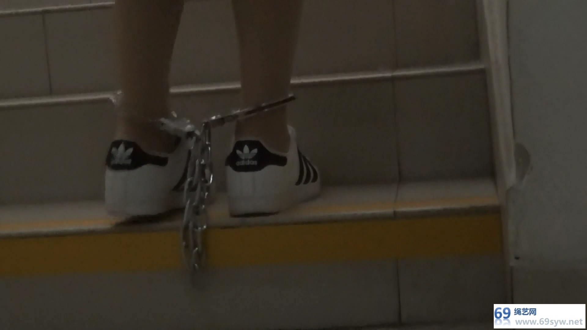   网友原创_约拍绳模，强制TK到求饶 镣铐行走 小白鞋/13分钟/4积分