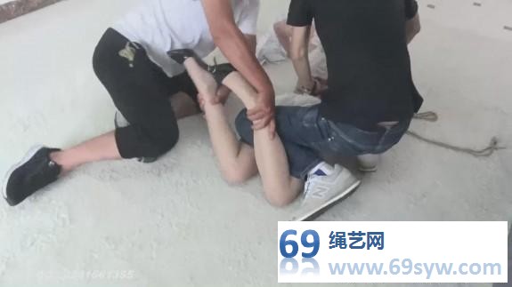  灰鸟剧情 老公欠高利贷跑路，妻子被高利贷绑架/64分钟