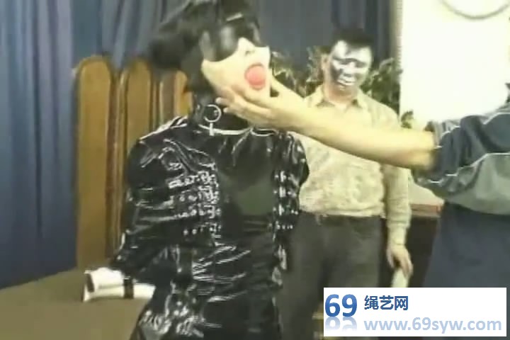 team mikey 胶衣女弩示众拘束（二视角）/27分钟