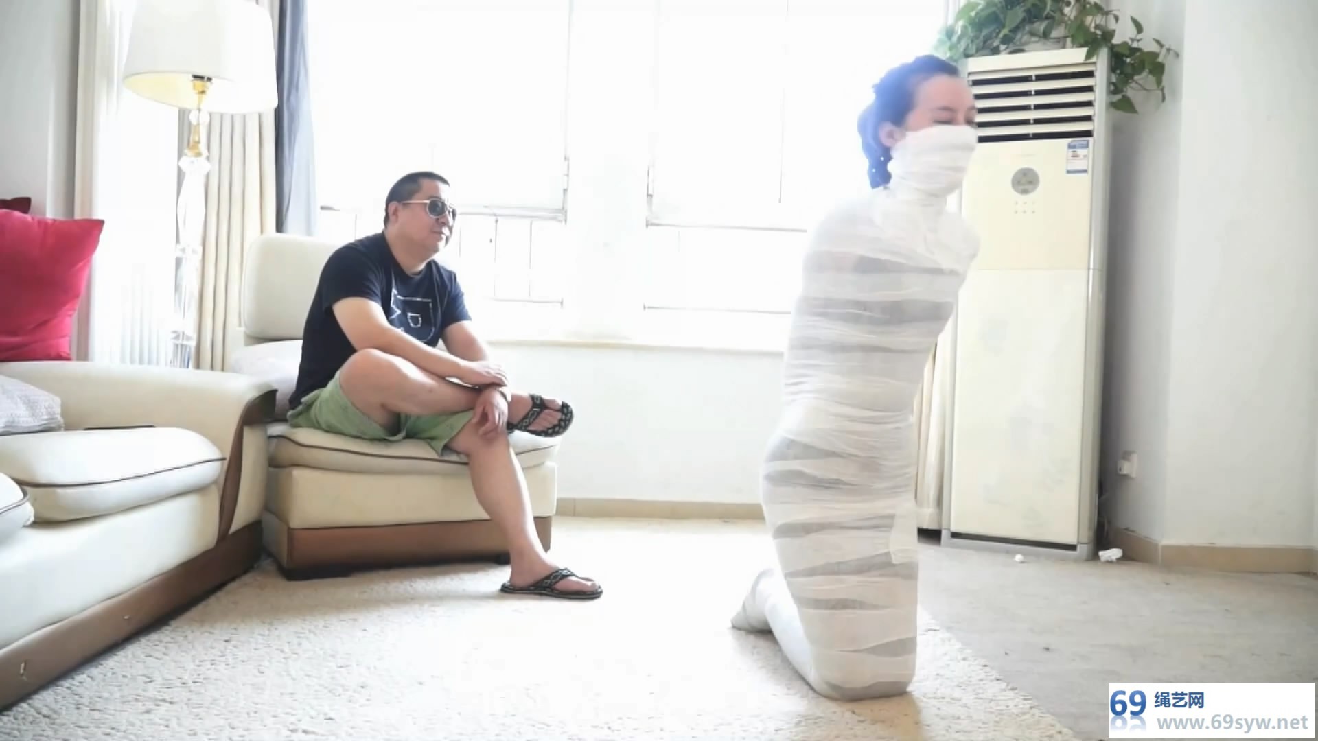 逍遥剧情 佟娅 名模的陷阱02 美女被强制伪装拘束 木乃伊/16分钟 逍遥剧情 佟娅 名模的陷阱02 美女被强制伪装拘束 木乃伊/16分钟