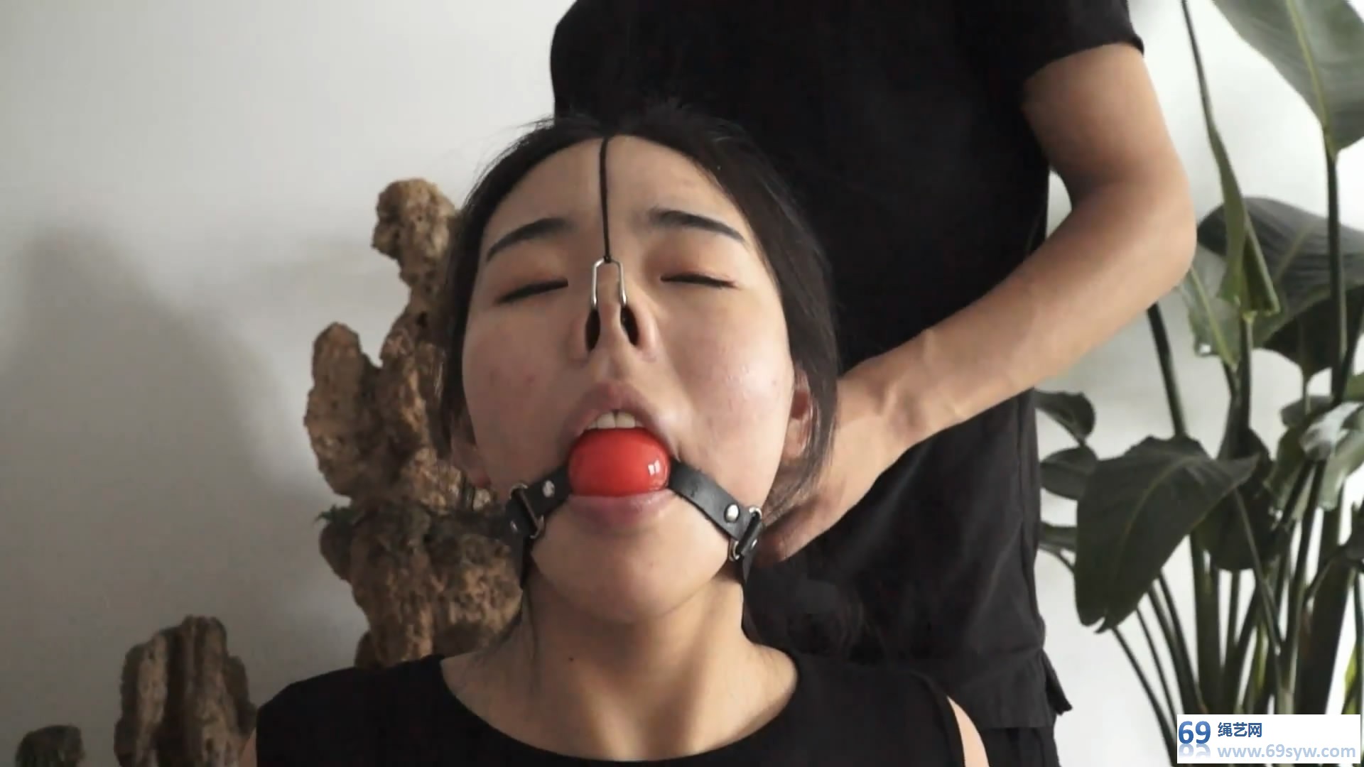  逍遥剧情 代号：不为人知的秘密 林丹丹丝袜蒙头 鼻钩虐颜/37分钟
