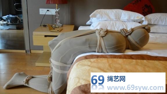  小驴的全包教室LQ-001 丝袜全包木乃伊女女双人蹂躏/17分钟