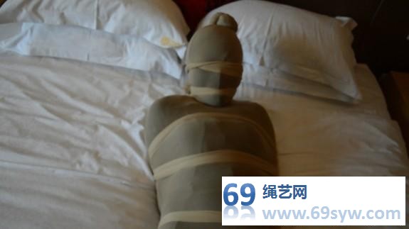  小驴的全包教室LQ-001 丝袜全包木乃伊女女双人蹂躏/17分钟