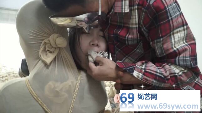  逍遥剧情 入室抢劫02-蒙面女贼遭面具男黑吃黑：吴晗、董嘉怡/30分钟