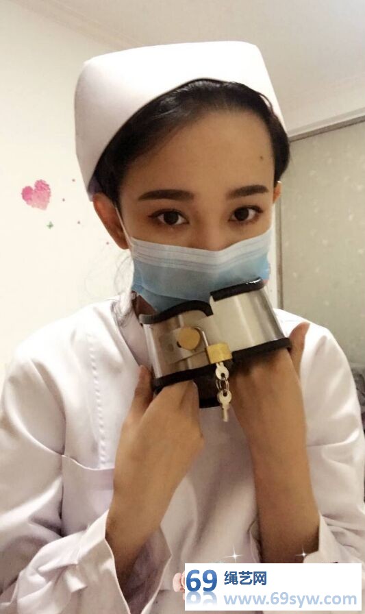  JORI莉直播，白护士服+白丝袜，胶带全包挣扎求救，T教对话/49分钟
