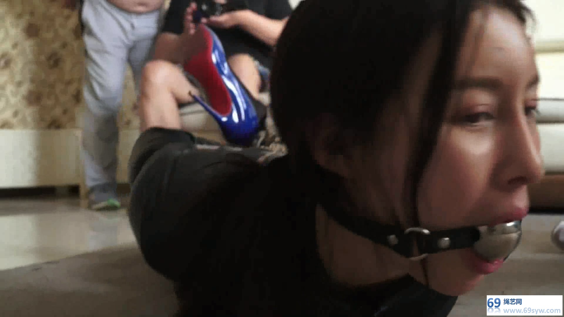逍遥佟娅 双人 黑衣舞者与蒙眼女郎的混乱之战/21分钟 逍遥佟娅 双人 黑衣舞者与蒙眼女郎的混乱之战/21分钟