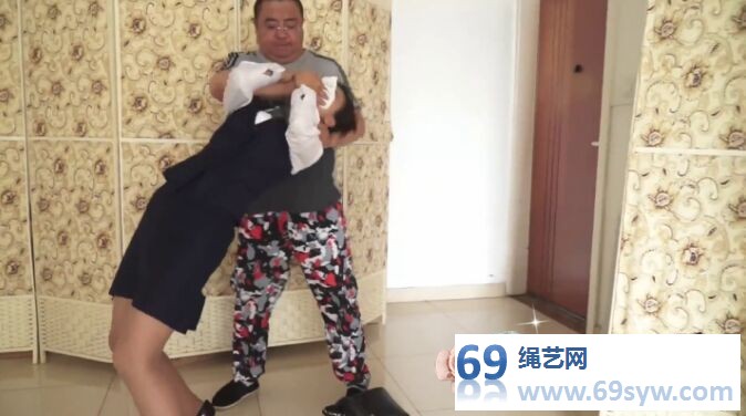  逍遥剧情 尾行空姐 夏炎&董佳怡，捆绑玩丝袜脚/36分钟视频下载