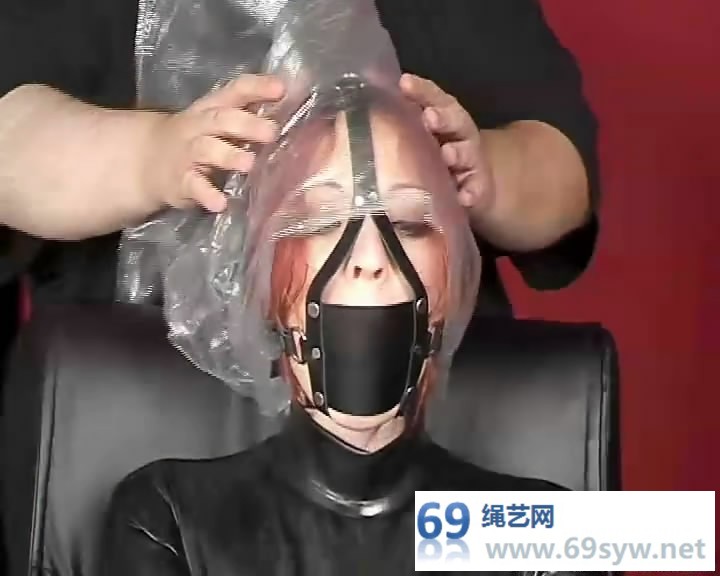  欧美高颜值 Girl plastic breathplay 女M被带上口塞后窒息/12分钟