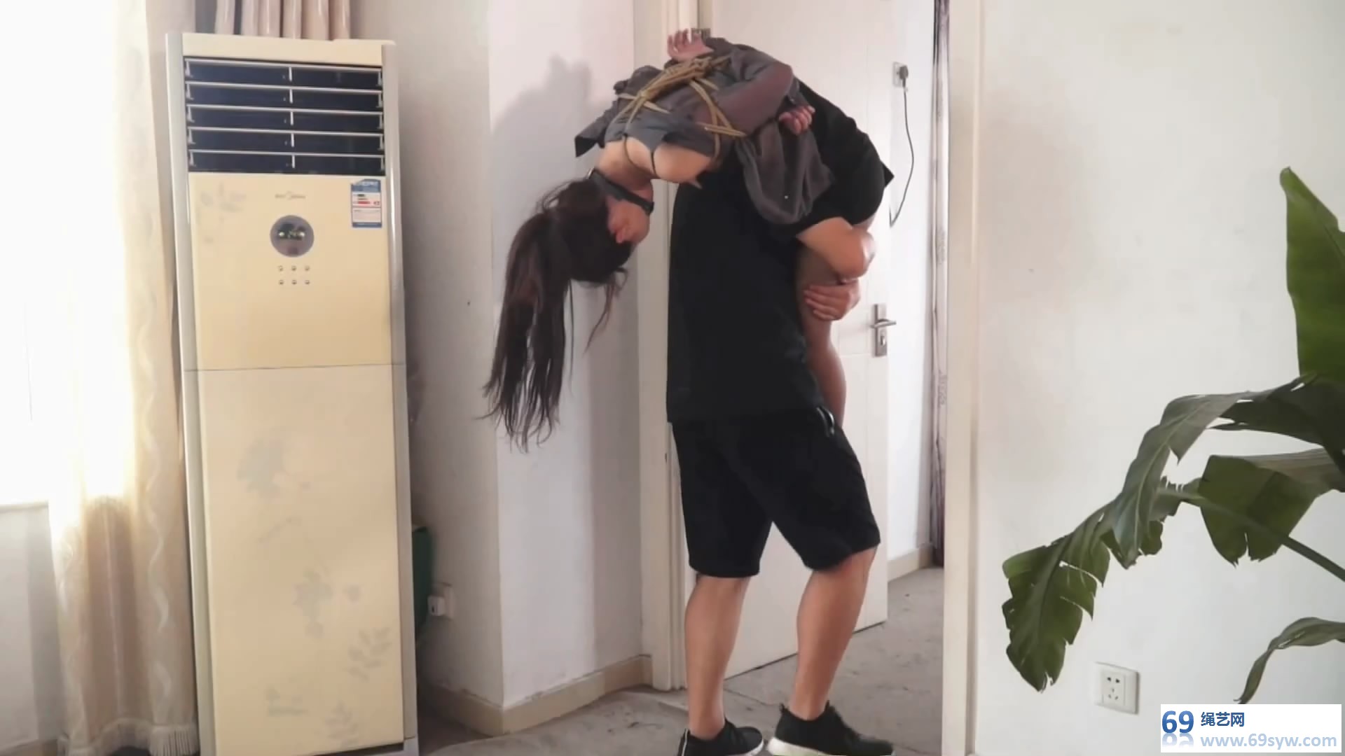 逍遥剧情_贩卖2 挟持剧情绳艺剧 四M同缚，制服内衣/25分钟