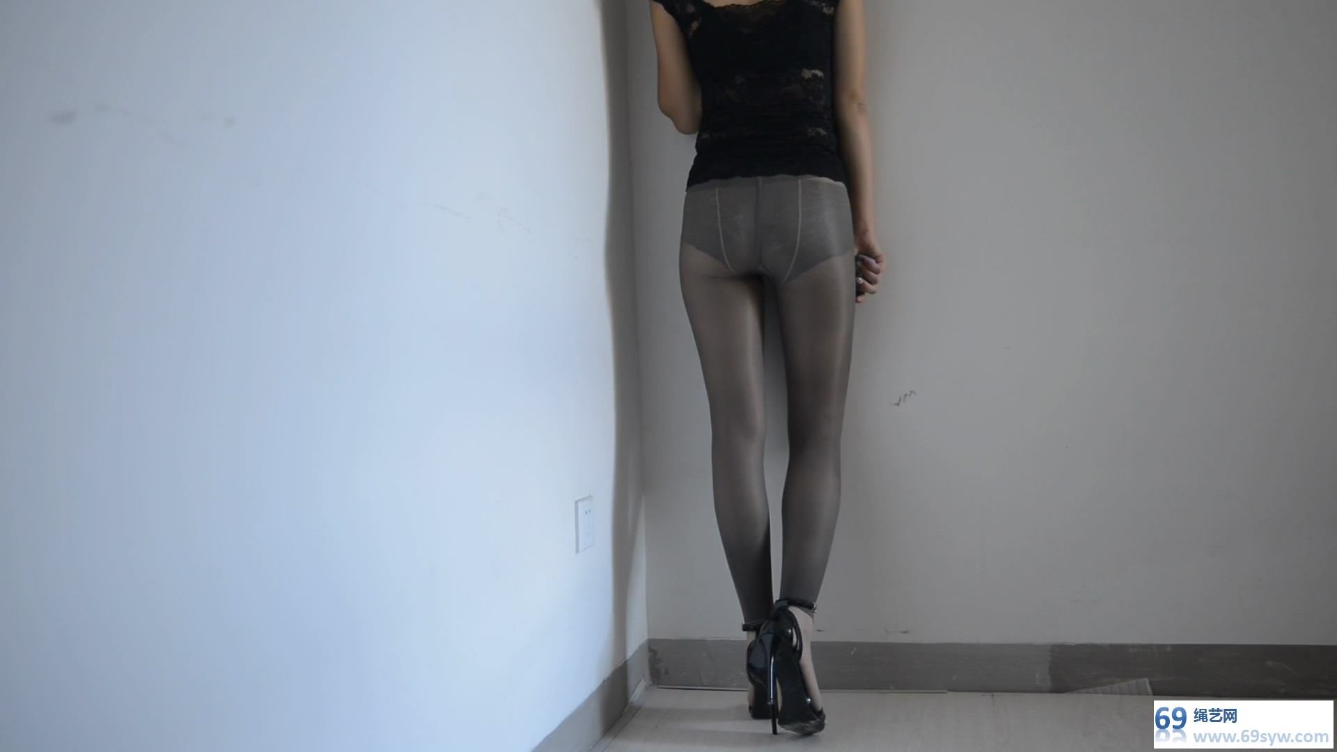  天津暗瞳 多层丝袜女弩 恋袜T教拘束 BD-344 瞳瞳 闷/52分钟
