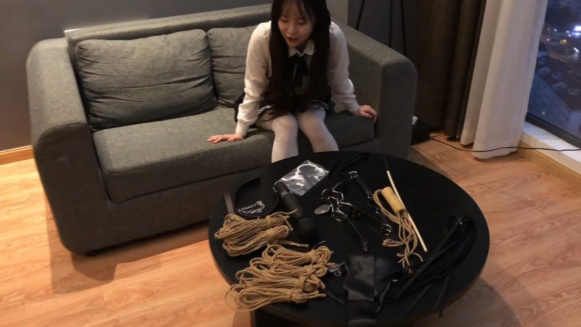  优缚社_箱中少女悠悠SM道具课堂/14分钟