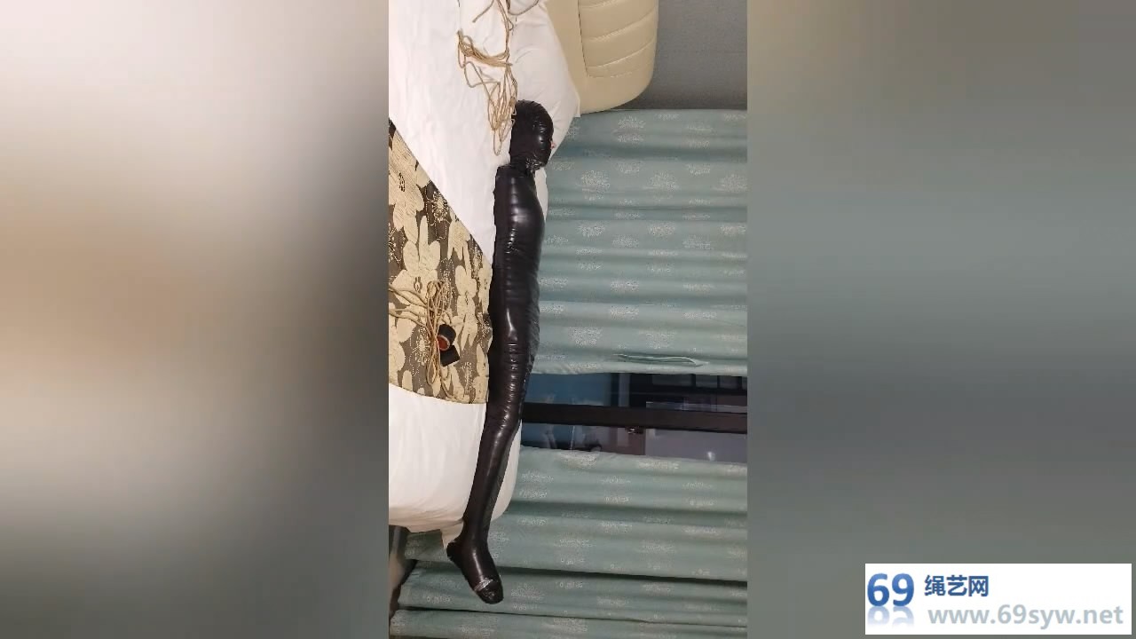 压缩包 奥特曼也很酷_漂亮的奶茶店小姐姐驷马绳缚+全包窒息/81分钟