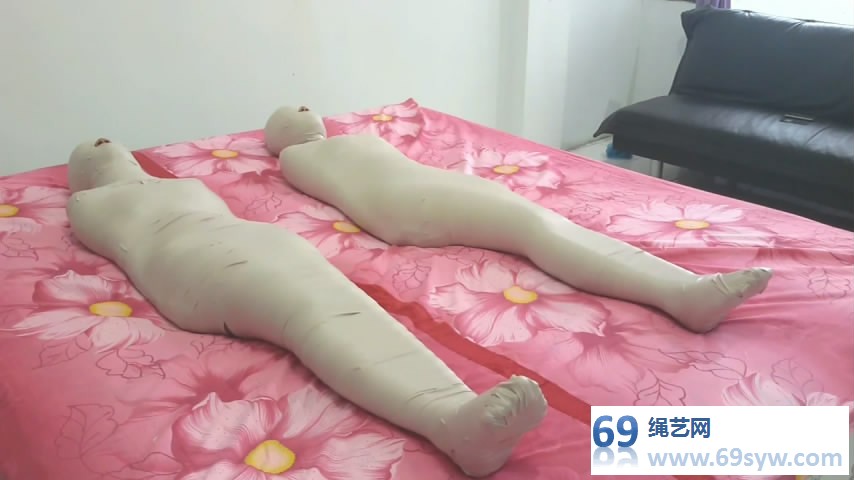  两个女弩被做成全包木乃伊 Beautiful Girl  in Mummification/39分钟