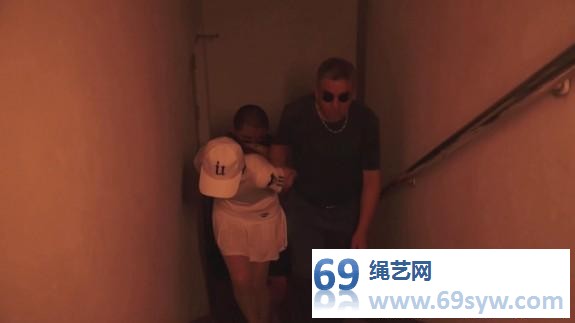 逍遥剧情 私家会所之劫持01,出去玩不清保镖,被堵嘴捆绑劫持/17分钟 逍遥剧情 私家会所之劫持01,出去玩不清保镖,被堵嘴捆绑劫持/17分钟