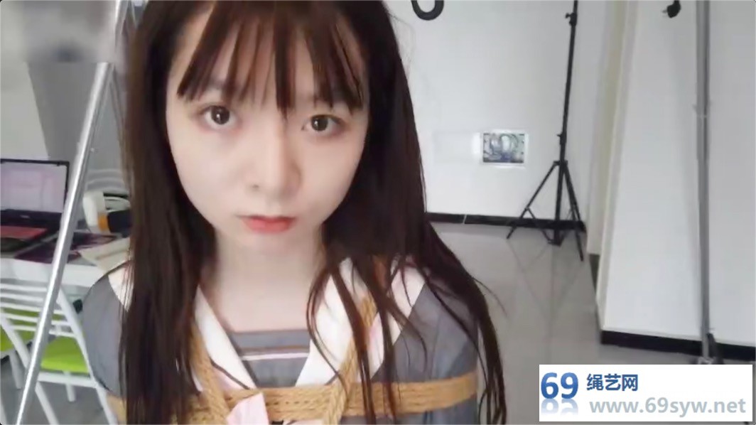 心悦艺束_特殊的服装模特：筱筱白丝JK捆绑展示/22分钟