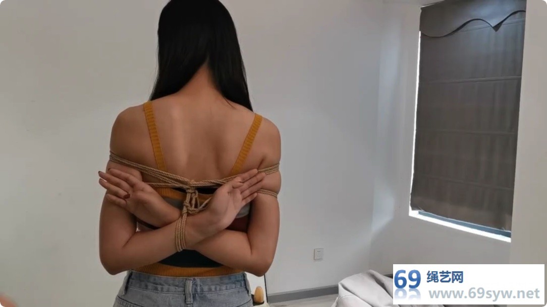 奥特曼也很酷_美术生绒绒的紧缚体验/21分钟