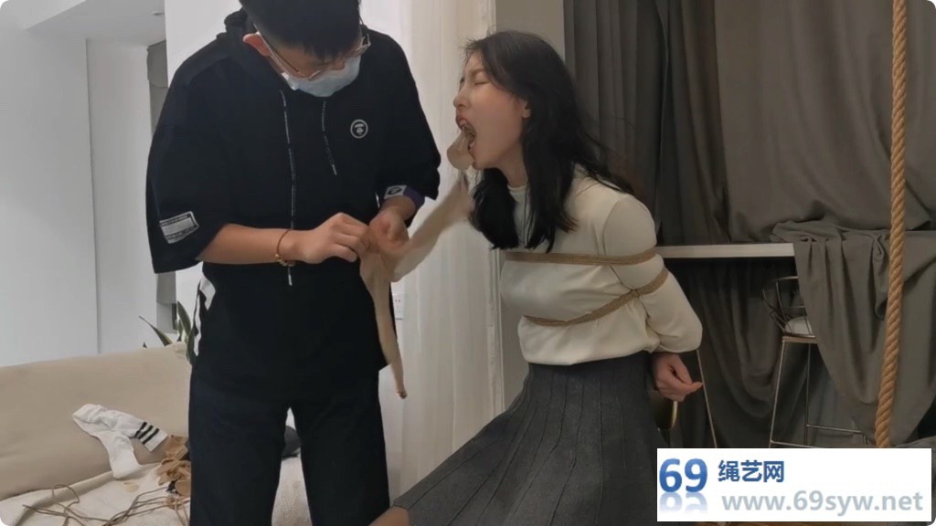 奥特曼也很酷 莞尔 美人虐待 OL装黑丝多种方式堵嘴/59分钟