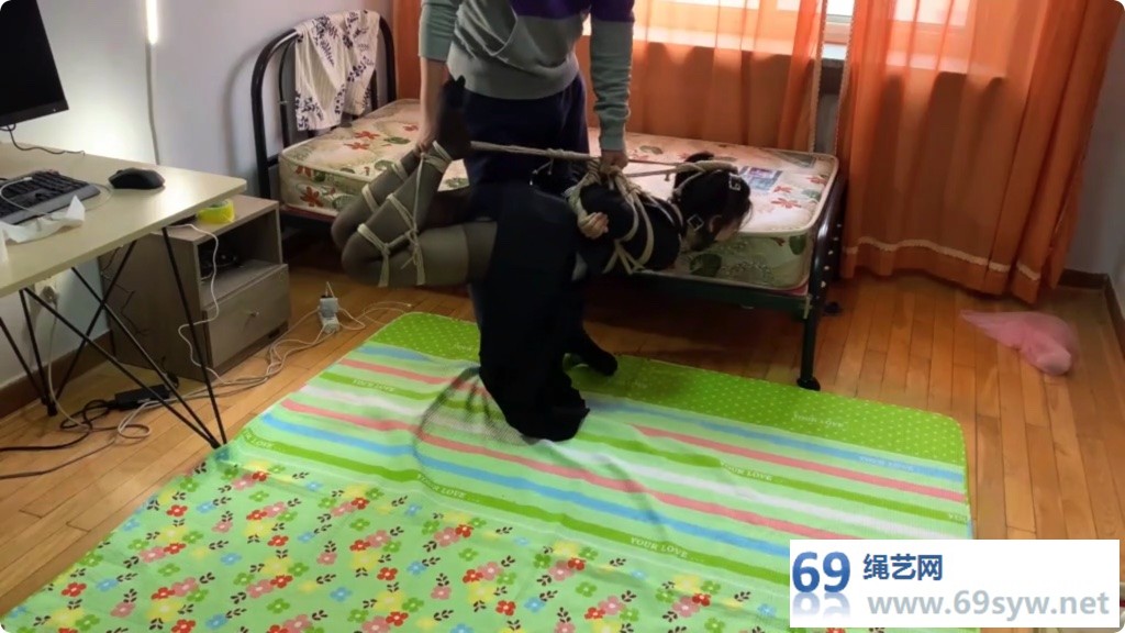 玩奴 果妹超紧驷马超羞耻T教tk sp人肉脚垫，放置看老片/58分钟
