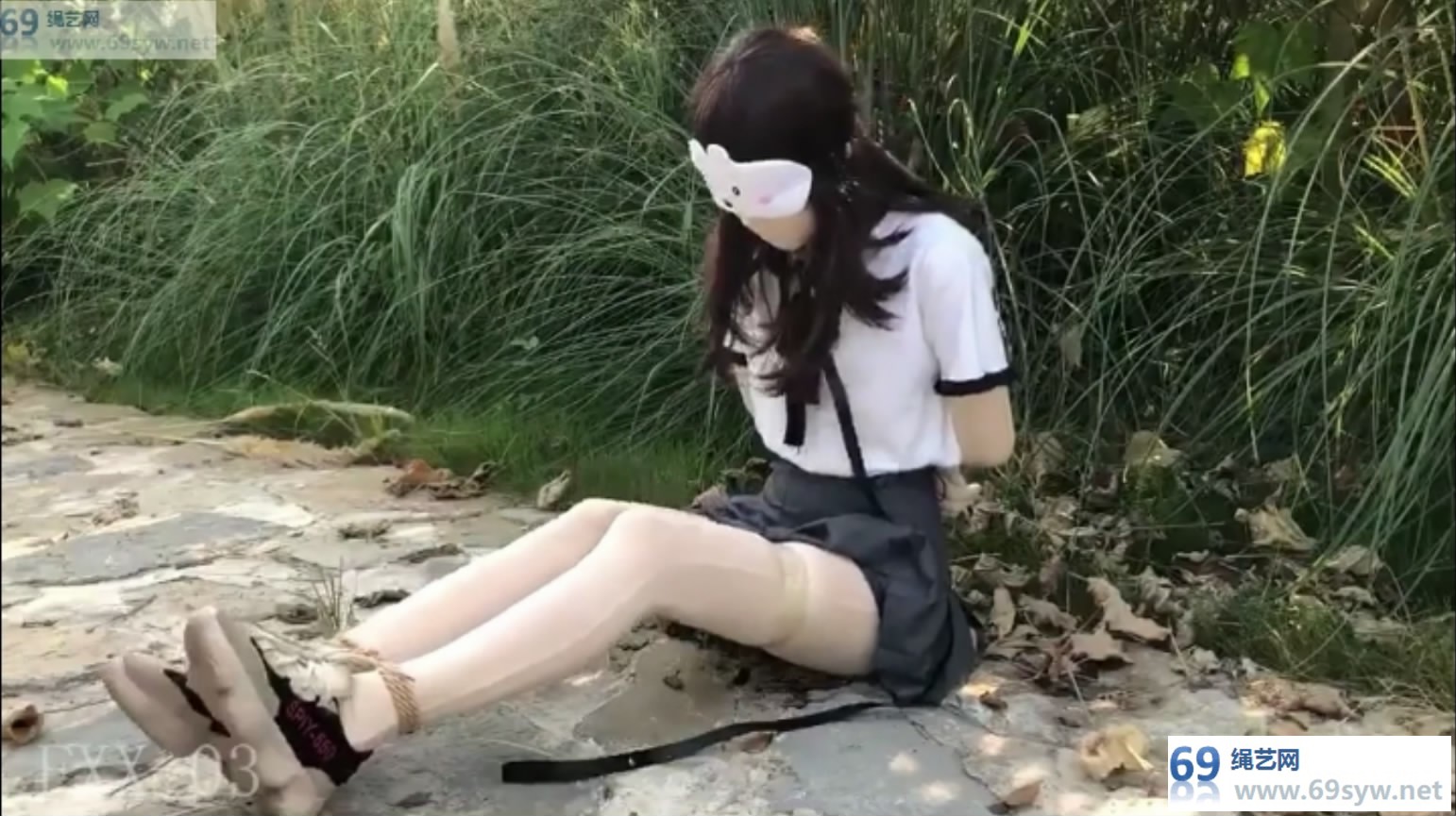 网盘【FXX-03】凡小晓外出zentai 全包束缚，户外放置/22分钟
