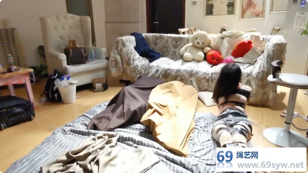 奥特曼也很酷_三个美女的捆绑惩罚游戏 2 姗姗/76分钟