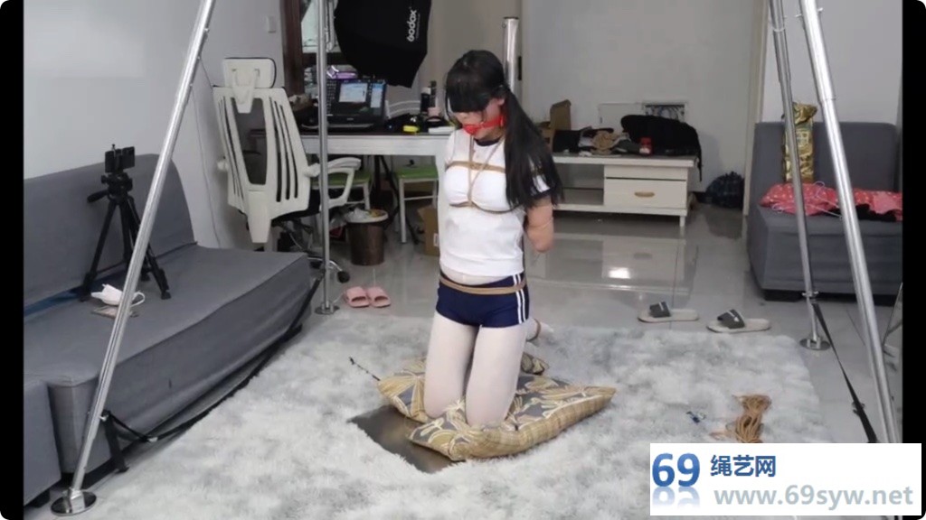 心悦艺术 白丝体操小萝莉折腿柱缚 甜美00后女孩/24分钟