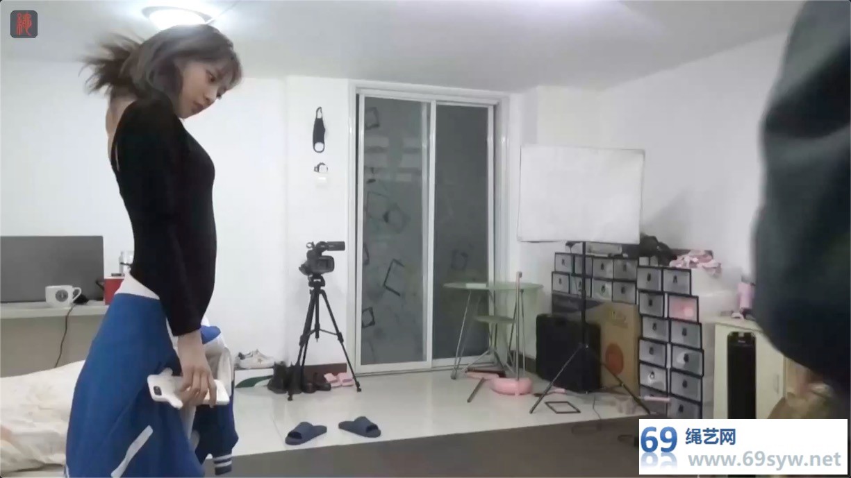 绳之韵_靓丽美女点点 体操服 白丝 凌空分腿 股绳悬吊/68分钟