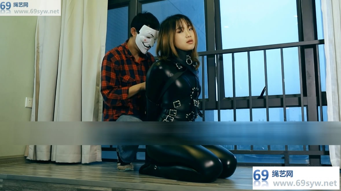 网盘 猎美 拘禁女S查 胶衣押送，手铐拘束带，单手套挣扎，宽项圈/26分钟