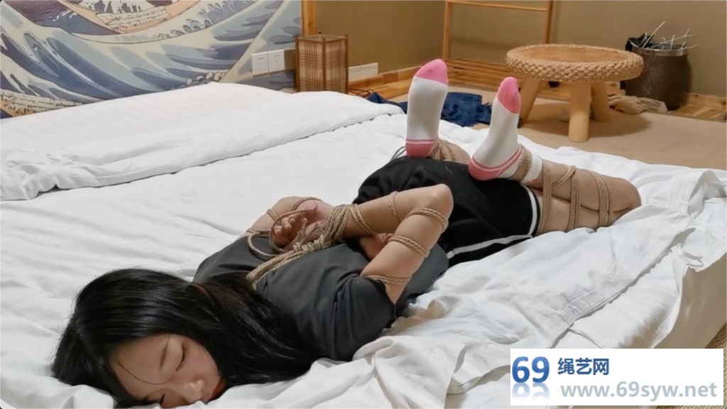 奥特曼也很酷_珊珊 紧缚实验 钥匙封在丝袜脚心里/36分钟