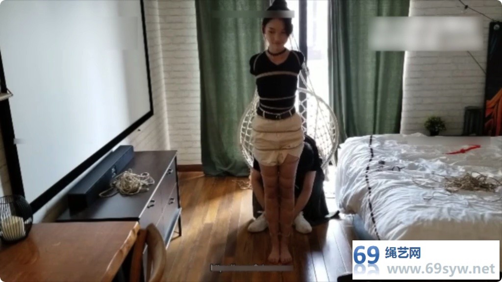 奥特曼 果果清纯的妹纸极限驷马花式堵嘴 肉丝长腿/100分钟