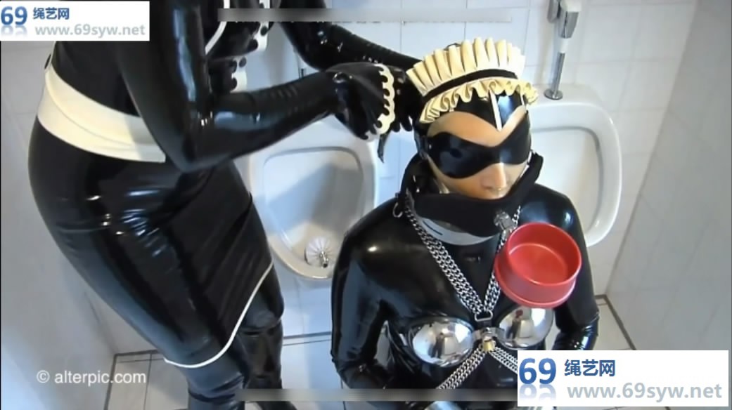  超重金属束缚+金属贞操带超高跟，被罚打扫厕所的乳胶女弩/10分钟