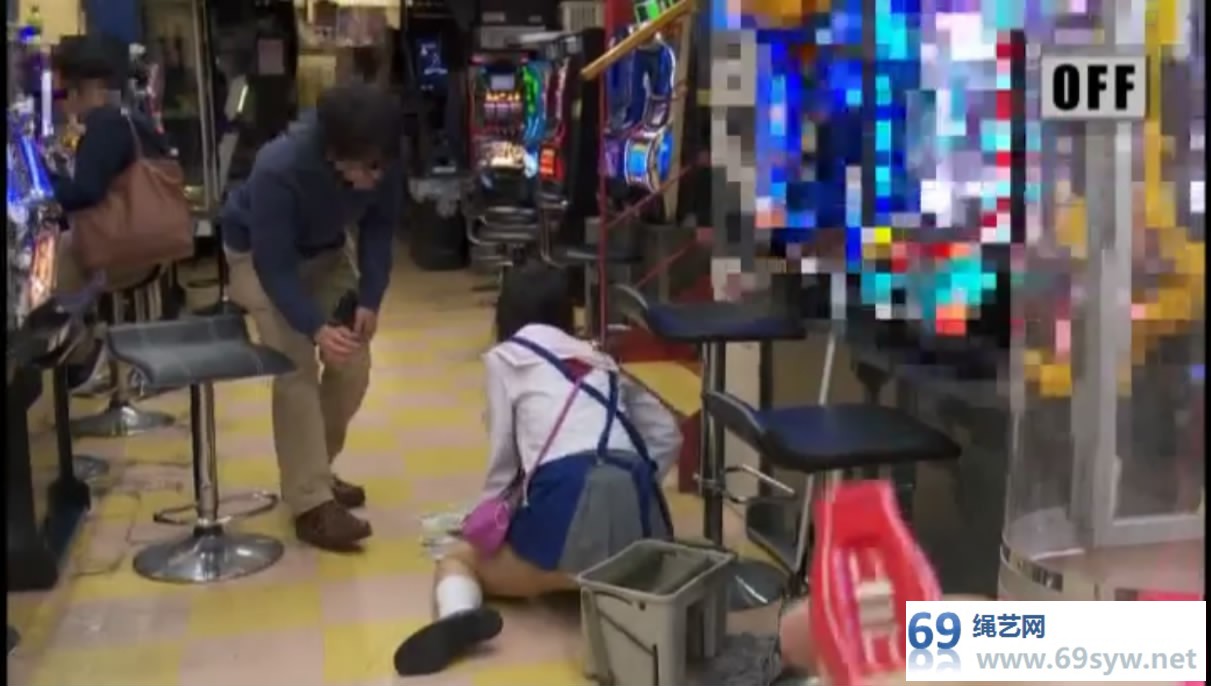  高颜值女学生兼职 内置强制贞操带上锁，人群中的羞耻play/21分钟