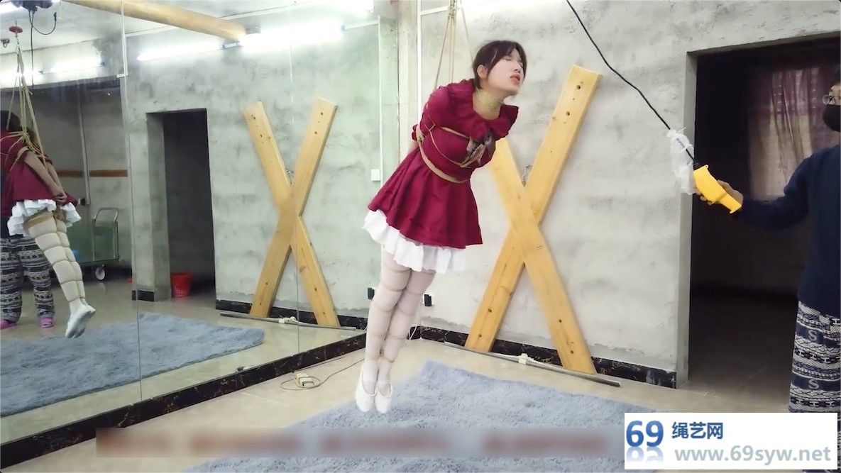 CLZ原创_灵粒白袜JK女仆装，全身捆绑，勒紧脚尖，悬空虐足勒颈/42分钟