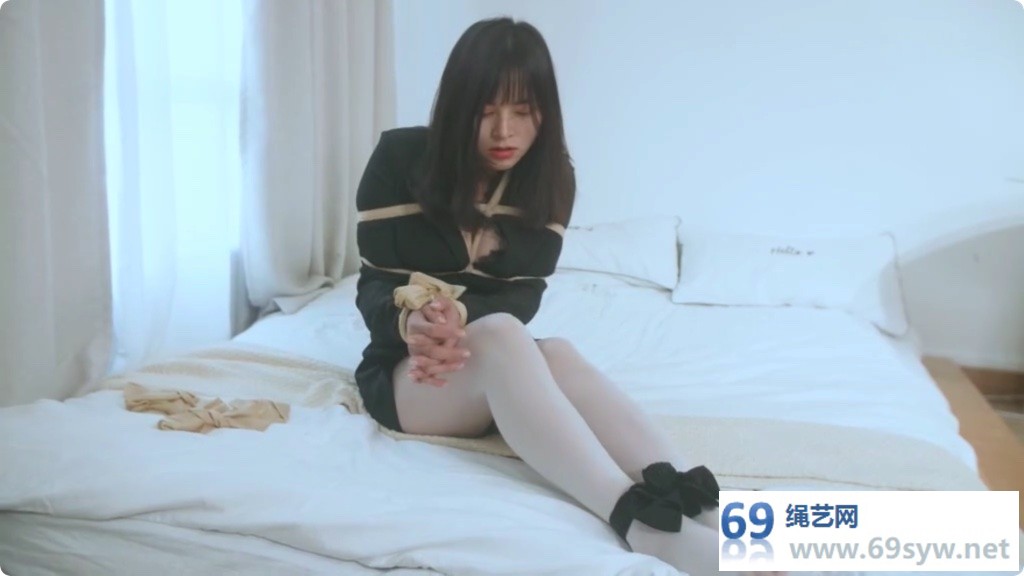 4K映像 你充值的36D女友已到账 纯丝袜束缚/19分钟